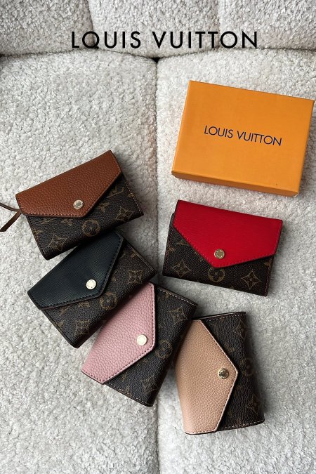 جزدان - Louis Vuitton  ٢ لون  / شامل علبة الشركة